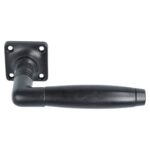 Deurklink Ton Model mat zwart/ebbenhout op vierkant rozet