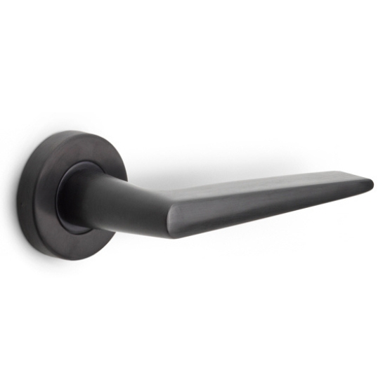 Deurklink BASICS LBXXIH op ronde rozet PVD gunmetal