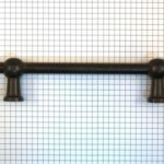 Dubbele T-greep ijzer geroest h.o.h. 128 mm