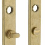 Renovatie kortschild WC63/8 messing getrommeld