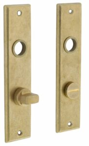 Renovatie kortschild WC63/8 messing getrommeld