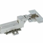 Keukenscharnier inliggend met soft-close demping.