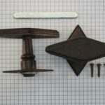 Klinkset ruitvormig, op ruitvormige achterplaat, ijzer geroest