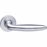 Intersteel deurklink Sigaar op rozet chroom mat