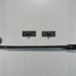 Raamuitzetter met krul, ijzer zwart