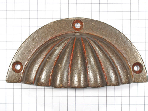 Komgreep massief, ijzer geroest schelp