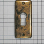 Sleutelplaat vertikaal zamac brons antiek