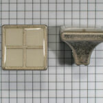 Knop vierkant 27 mm oud zilver + wit emaille inlegvakjes