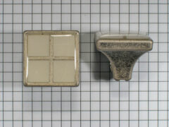 Knop vierkant 27 mm oud zilver + wit emaille inlegvakjes