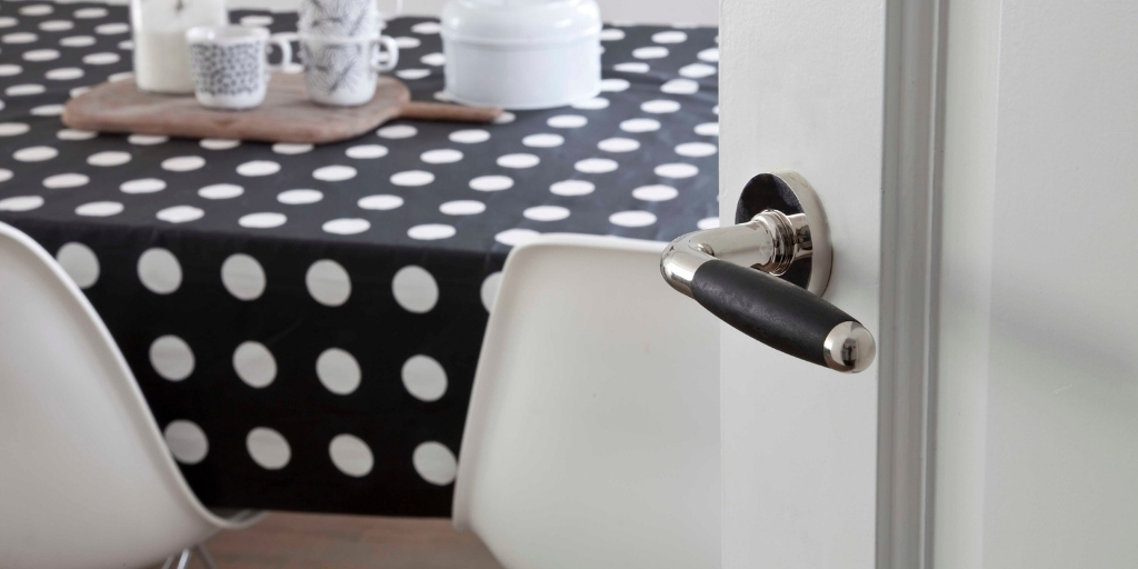 Mijn deurklink raakt los, wat nu?