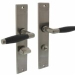 Intersteel deurklink Ton basic met schild WC63/8 mm rechthoekig met rillen 235x43mm nikkel mat/zwart