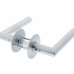 P+E Deurkruk L-model haaks op ronde rozet 8mm stift rvs geborsteld