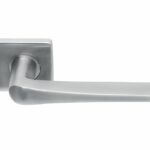 Deurkruk Basis Wig op Vierkant Rozet Massief RVS