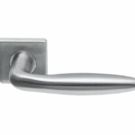 Deurkruk Sigaar Model op Vierkant Rozet Massief RVS