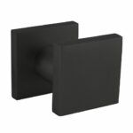 Voordeurknop vierkant verkropt op achterplaat met éénzijdige montage