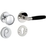 SKG3 knop/kruk op rozet Ton Rechts + kerntrekbeveiliging glans nikkel/glans chroom