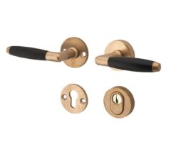 SKG3 kruk/kruk op rozet Ton Links + kerntrekbeveiliging messing antiek