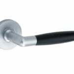 Deurkruk op geveerd rozet Ton ebben/Vivo mat chroom