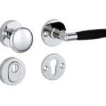 SKG3 knop/kruk op rozet Ton Rechts + kerntrekbeveiliging glans chroom