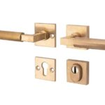 SKG3 kruk/kruk op rozet Bauhaus Links + kerntrekbeveiliging messing antiek