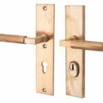 SKG3 PC92 kruk/kruk op schild Bauhaus Links + kerntrekbeveiliging messing antiek