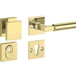 SKG3 knop/kruk op rozet Bauhaus Rechts + kerntrekbeveiliging messing ongelakt