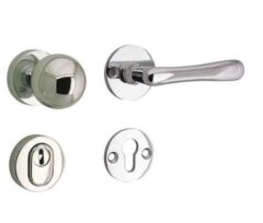 SKG3 knop/kruk op rozet Linea Rechts + kerntrekbeveiliging glans nikkel/glans chroom