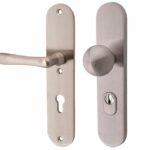 SKG3 PC92 knop/kruk op ovaal schild Linea Links + kerntrekbeveiliging mat nikkel/mat nikkel PVD