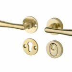 SKG3 kruk/kruk op rozet Linea Links + kerntrekbeveiliging messing antiek