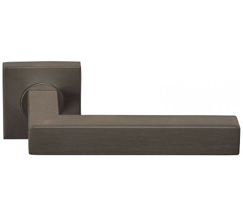 Deurkruk BASIC BSQ1-G op vierkant rozet Brons