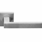 Deurkruk BASIC BSQ2-G op vierkant rozet Mat RVS