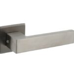 Intersteel deurkruk Amsterdam met rozet verdekt 50x50x5mm rvs