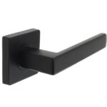 Intersteel deurkruk Hera op vierkant rozet mat zwart