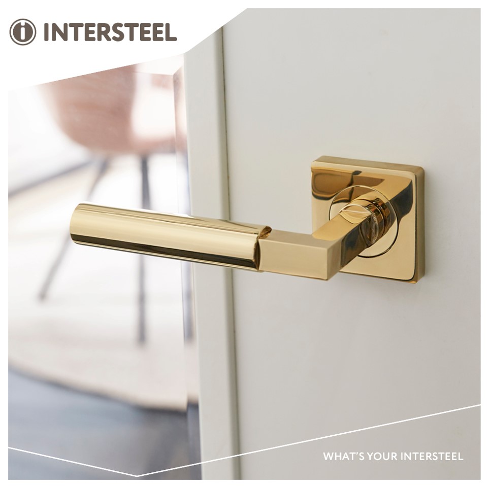 Intersteel gatdeel deurkruk rechts Baustil op vierkante rozet met nokken 55x55x10mm PVD messingkleur