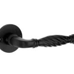 Deurkruk op rozet Tours ijzer zwart