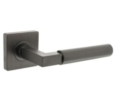 Intersteel deurkruk Bau-Stil op vierkant rozet antraciet grijs