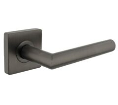 Intersteel deurkruk Bastian op vierkant rozet antraciet grijs
