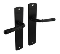 Intersteel deurkruk Helena op schild 230x44mm blind zwart