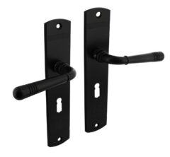 Intersteel deurkruk Helena op schild 230x44mm SL56 zwart