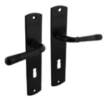 Intersteel deurkruk Helena op schild 230x44mm SL72 zwart