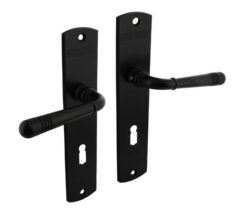 Intersteel deurkruk Helena op schild 230x44mm SL72 zwart