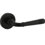 Intersteel deurkruk Helena op rozet ø54x9mm zwart