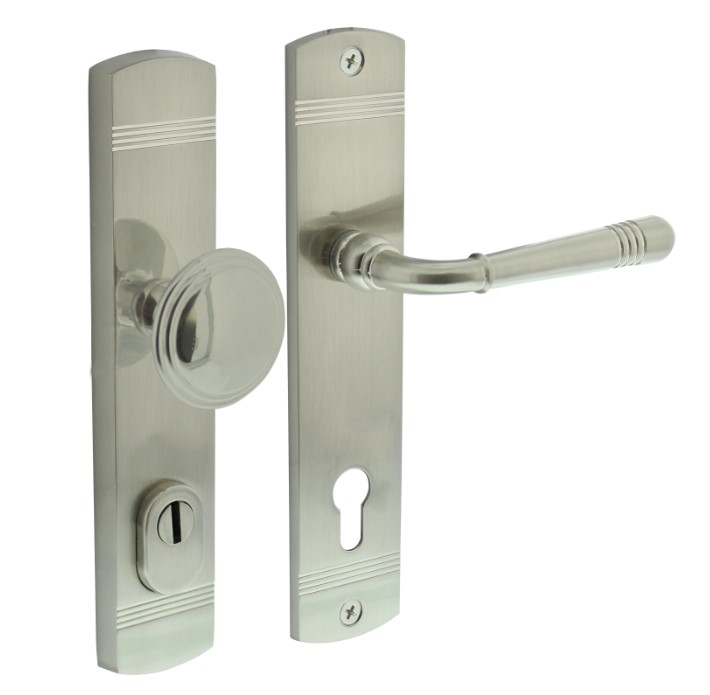 Intersteel voordeurbeslag Helena knop/kruk PC92 met kerntrek beveiliging nikkel mat