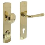 Intersteel voordeurbeslag Helena knop/kruk PC92 met kerntrek beveiliging messing PVD