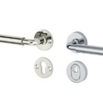 SKG3 kruk/kruk op rozet Frankfurt Links + kerntrekbeveiliging glans nikkel/glans chroom