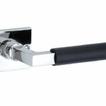 Deurkruk op ongeveerd rozet Bauhaus ebben glans chroom