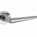 Deurkruk op ongeveerd rozet Wig/Chemin de Fer glans chroom