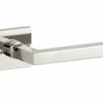 Deurkruk op ongeveerd rozet Kare/Bauhaus glans nikkel