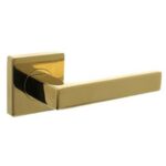 Intersteel Deurkruk Hera op vierkant rozet PVD messingkleur