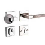 SKG3 knop/kruk op rozet Kare Rechts + kerntrekbeveiliging glans nikkel/glans chroom